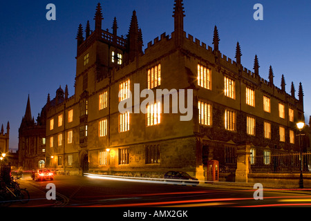 Bodleian Library à Oxford, Angleterre, de nuit. Banque D'Images