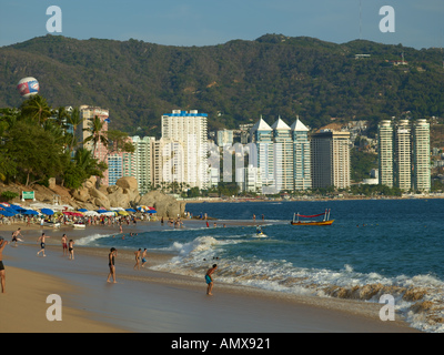 La baie d'Acapulco, Playa Icacos Banque D'Images