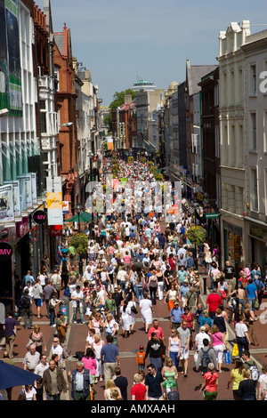 Des foules de gens sur Grafton Street à Dublin en Irlande Banque D'Images