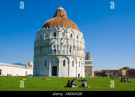 Façade de l'église de la Piazza dei Miracoli Pise Toscane Italie Banque D'Images