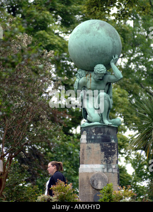 Statue d'hercule, Atlas, Portmeirion Gwynedd North Wales UK Banque D'Images