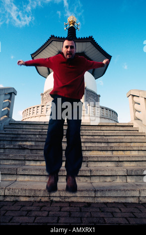 Crédit photo DOUG BLANE Doug Blane pratiquant le Parkour factory ♡ lovely fairies ♡ pascal Alexandra au cercle de pierre Willen, Milton Keynes Banque D'Images