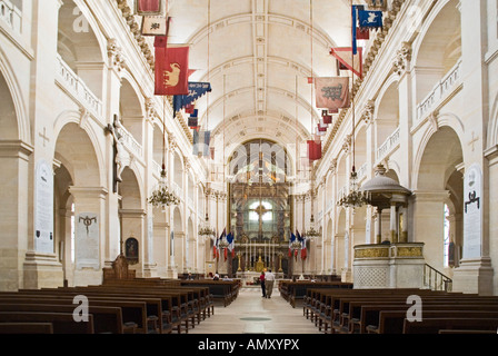 Les gens à l'intérieur église Saint Louis des Invalides Paris France Banque D'Images