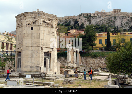 Les touristes près des vieilles ruines de la construction d'Acropole Athènes Grèce Banque D'Images
