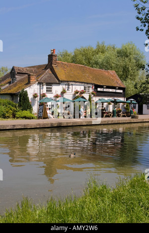 Globe Inn Pub - Grand Union Canal - près de Leighton Buzzard Bedfordshire - Banque D'Images