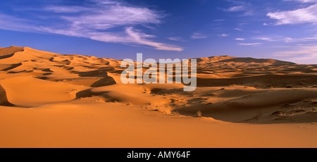 Erg Chebbi, désert du Sahara, près de Merzouga, Maroc Banque D'Images