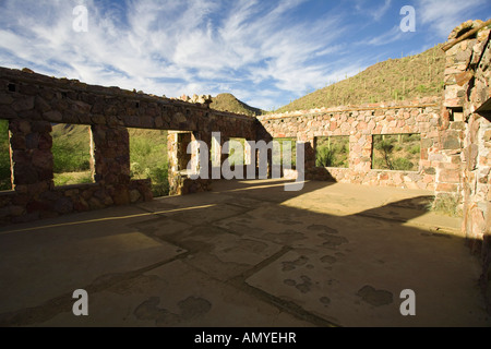 Maison en pierre abandonnée construite dans les années 1930 sur le sentier Yetman Montagnes de Tucson Saguaro National Park West Tucson Arizona Banque D'Images