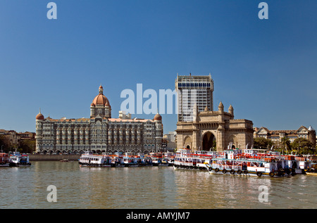 L'Inde Maharashtra Mumbai Le Taj Mahal Hotel 5 étoiles et la passerelle de l'Inde vu du port Banque D'Images