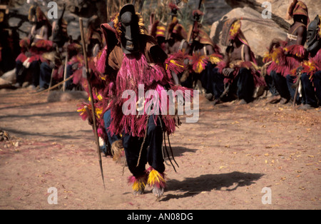 Mali Dama Festival à Ireli légende locale danseurs masqués Banque D'Images