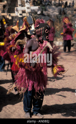 Mali Dama Festival à Ireli légende locale danseurs masqués Banque D'Images