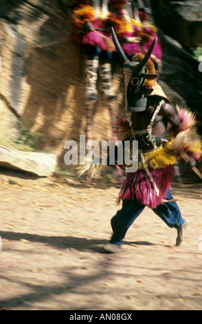 Mali Dama Festival à Ireli danseurs tribaux masqués Banque D'Images