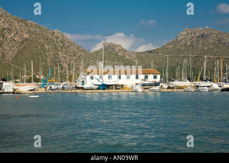 Nourrissait bateaux à Port Pollensa Majorque Espagne Banque D'Images