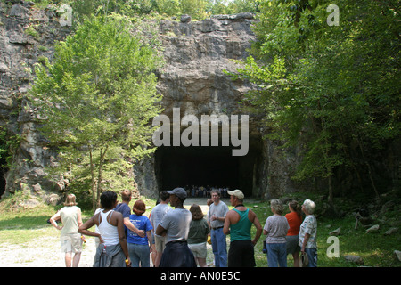 Alabama Madison County,Huntsville,Land Trust Trails,marche,faire de l'exercice,randonnée,trois 3 Grottes,avian,les visiteurs Voyage tourisme touristique landm Banque D'Images