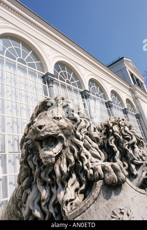 Sculptures de lion et l'orangerie, Lauterbach, Rügen, Allemagne Banque D'Images