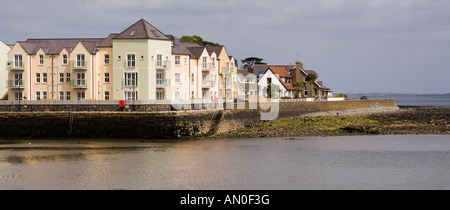 Royaume-uni Irlande du Nord County Down Killyleagh Castle Quayside nouveau développement immobilier sur le Strangford Lough vue panoramique Banque D'Images