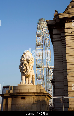 UK London South Bank Lion par W F Woodlington sur Westminster Bridge Banque D'Images