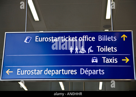 La signalisation dans le récemment rénové de la gare internationale St Pancras, Londres, Angleterre. Banque D'Images