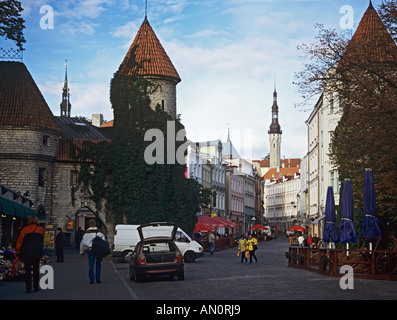 République D'ESTONIE Tallinn UNION EUROPÉENNE Septembre rue Viru vers la Place de l'Hôtel de ville dans la ville basse tous les linn Banque D'Images