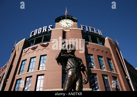 Le joueur par le sculpteur George Lundeen en dehors de Coors Field Denver Colorado Octobre 2007 Banque D'Images