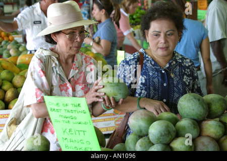 Miami Florida,Florida City,Robert est ici fruit Stand,près des Everglades,des femmes asiatiques,shopping shopper shoppers magasins marché marchés bu Banque D'Images