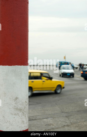 Pôle de la circulation et sur le Malecon, La Havane Banque D'Images