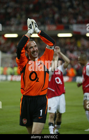 Arsenal remportant la finale de la FA Cup au Millenium Stadium en 2003 au Pays de Galles Banque D'Images