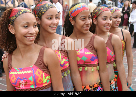 Miami Florida, Flagler Street, maire Alex Penelas Health and Fitness Challenge, examens de santé gratuits, Zumba Salsa aérobic, artistes, visiteurs Voyage tr Banque D'Images