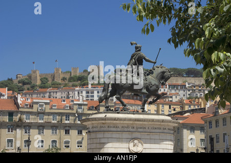 La statue équestre de Dom Joao II dans la Praca da Figueira square, le centre de Lisbonne, Portugal Banque D'Images