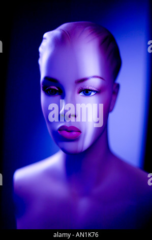 Shop mannequin en lumière bleue Banque D'Images