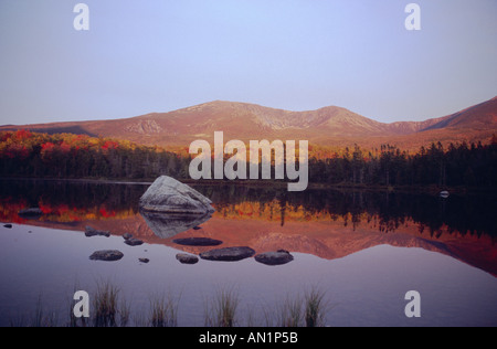 Lake in early morning light, USA, Maine, Baxter State Park, 03 oct. Banque D'Images