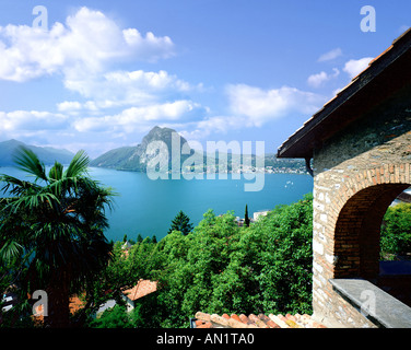 CH - Tessin : Lugano et Monte San Salvadore sur Lago Lugano Banque D'Images