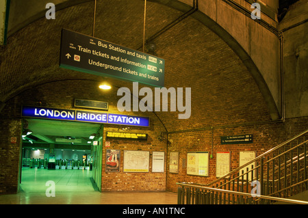 L'Angleterre, Londres, la station de métro London Bridge, entrée privée Banque D'Images