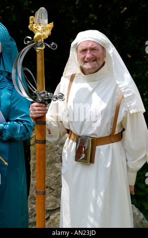 Les bardes de célébrer le 150e anniversaire de l'hymne national gallois Gorsedd eisteddfod au cercle de pierre dans Pontypridd South Wales UK Banque D'Images