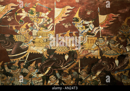 La Thaïlande, Phetchaburi, Wat Mahathat, mur des fresques murales représentant des scènes de bataille des éléphants de l'épique Ramakian Banque D'Images