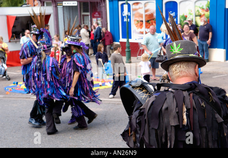 Les Widders Morris Dancers effectuer à Talgarth Festival de la Montagne Noire, Powys Pays de Galles UK Banque D'Images