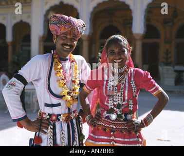 Couple / homme & femme en costume traditionnel, Jaipur, Rajasthan, Inde Banque D'Images