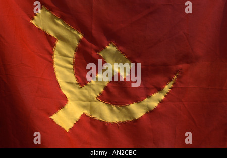 Drapeau du Parti Communiste Lao bold iconographie socialiste marteau et de la faucille Banque D'Images