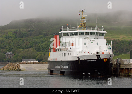 Ferry Caledonian MacBrayne Loch Nevis accosté à l'île de Canna Écosse Juin 2006 Banque D'Images