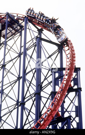 Pleasure Beach Blackpool le grand parc d'attractions Montagnes Russes entertainment Lancashire coast holiday resort travel Banque D'Images