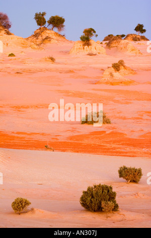 Coucher du soleil sur les murs de la Chine, le lac Mungo, Australie Banque D'Images