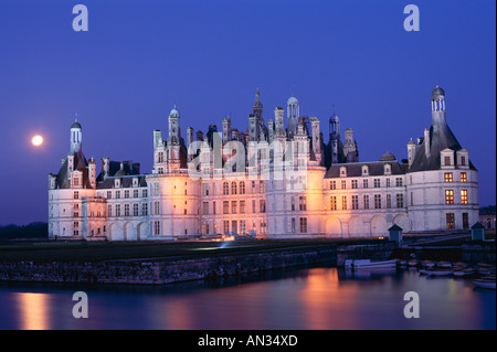 Château de Chambord & Closson River, Chambord, Loire, France Banque D'Images