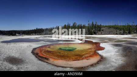 Piscine chromatique, Upper Geyser Basin près de Old Faithful, Yellowstone National Park Banque D'Images