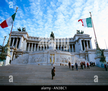 Rome Italie Victor Emmanuel II Monument commémorant l'unification de l'Italie en 1861 - tombe du Soldat inconnu sous la statue de la Déesse Banque D'Images