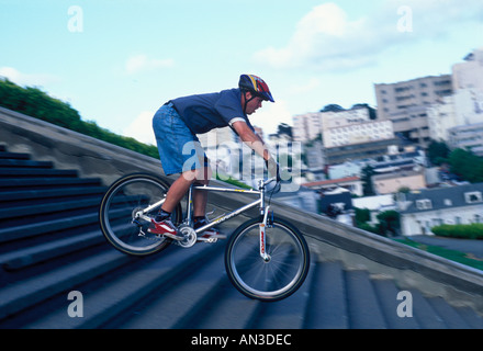 Une des promenades en vélo de montagne dans les escaliers à San Francisco California USA Banque D'Images