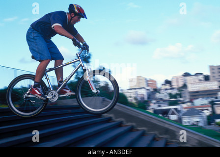 Une des promenades en vélo de montagne dans les escaliers à San Francisco California USA Banque D'Images