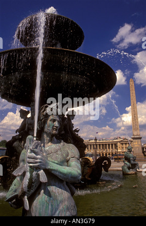 La fontaine des mers par Jacob Ignaz Hittorff, l'Obélisque de Louxor, Place de La Concorde, Paris, Ile-de-France, France, Europe Banque D'Images