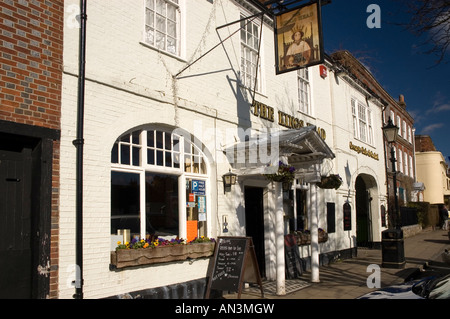 Pub de Wickham Place du Village dans le Hampshire England UK Banque D'Images