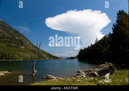 Espagne Pyrénées nuages enclume Banque D'Images