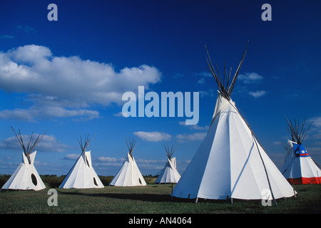 Tipis à rivière Knife du lieu historique national de villages indiens Dakota du Nord Xi e Awatixa Site Hidatsa inférieur Village Banque D'Images