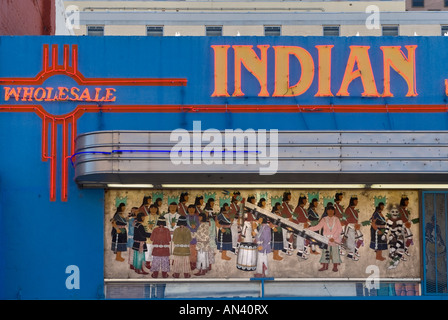 La Danse du maïs indien Navajo Peintures au magasin sur l'avenue centrale de la Route 66 dans le centre-ville d'Albuquerque au Nouveau Mexique USA Banque D'Images